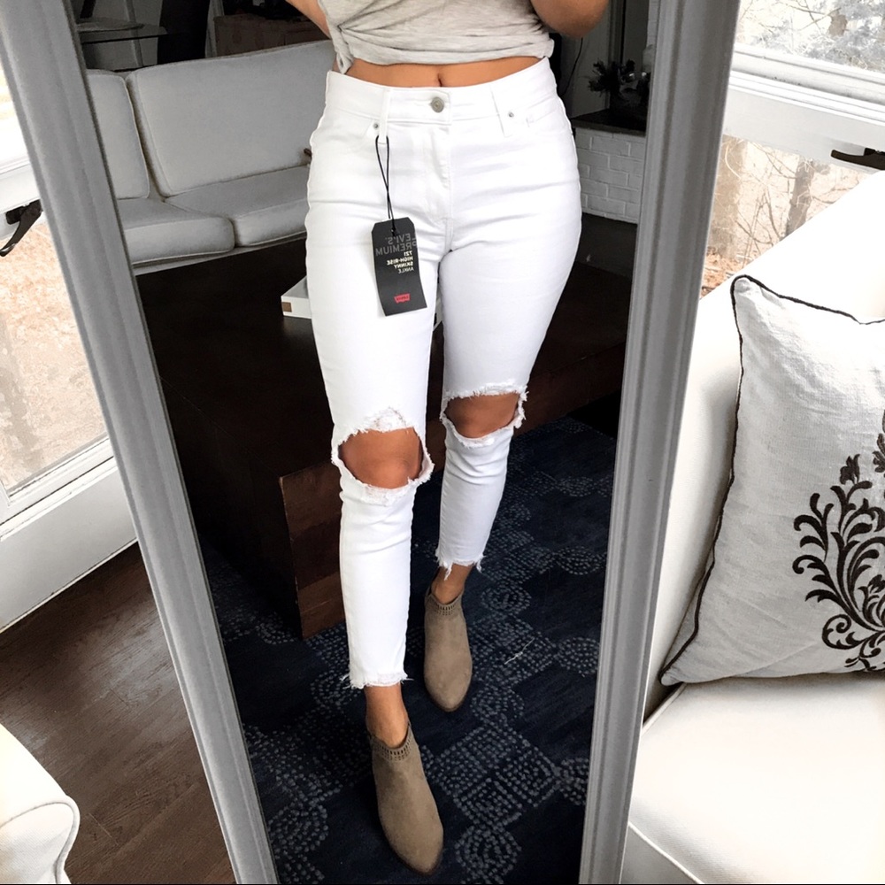 🆕 LEVI'S WHITE HIGH WAIST DISTRESSED JEANS!